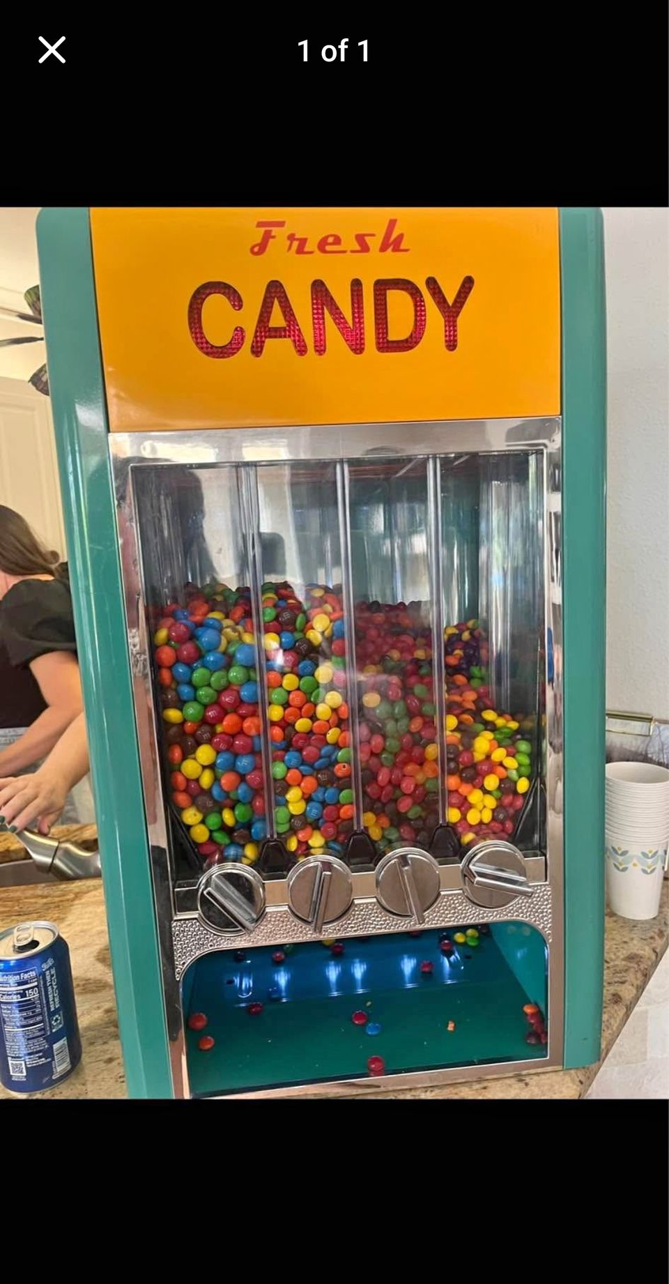 Four-column candy dispenser machine with gumballs
